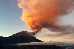 Ekvádorská sopka Tungurahua - erupce 31.srpna 2014