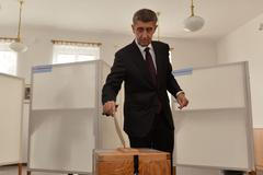 Živě: Premiér Andrej Babiš odevzdá svůj hlas ve sněmovních volbách