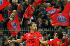 Zlatan Ibrahimovic a Marquinhos slaví gól PSG v poháru