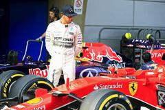 Zvědavý Hamilton a čínské kvalifikační šachy formule 1