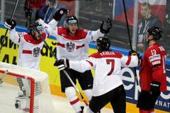 MS 2015: Švýcarsko-Rakousko: Brian Lebler (uprostřed) slaví gól v síti Švýcarska