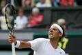 Rafael Nadal slaví vítězství nad Rosolem ve Wimbledonu