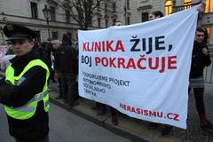 Klinika měsíc v legalitě