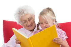 Děti - senioři - pomoc - čtení