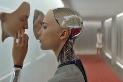 Filmová recenze: Ex Machina je napínavé sci-fi. Díky slovům