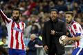 Diego Simeone diriguje hráče Atlética