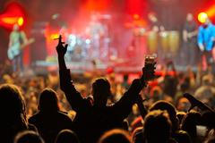 Festival, diváci, cigareta