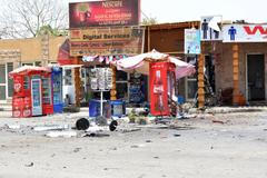 Ozbrojenci zaútočili na parkovišti u stánků před vjezdem do chrámu.