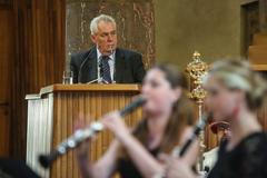 Zeman porušuje principy právního státu, tvrdí rektor UK Zima