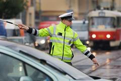 Policie, policista, dopravní policie, regulovčík, křižovatka, nehoda, ilustrační foto