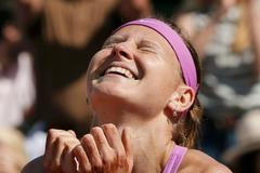 Lucie Šfářová v semifinále French Open 2015 proti Aně Ivanovičové