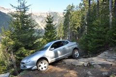 Uvízlé auto v Krkonošském národní parku.