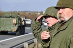 NATO ohrožuje naši bezpečnost, tvrdí komunista Dolejš