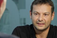 Lékařům bez hranic jde o život, kalašnikovy mají všichni