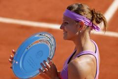 French Open 2015: Lucie Šafářová po finále s trofejí