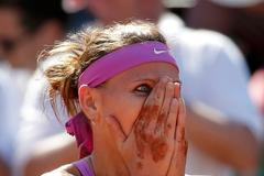 Lucie Šfářová v semifinále French Open 2015 proti Aně Ivanovičové