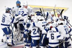 Hokejisté Tampy se radují z vítězství nad Montrealem