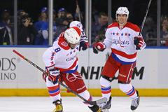 Alexandr Ovečkin slaví gól v NHL 2014-15