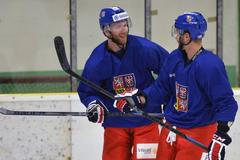 Hokej, soustřední reprezentace: Jiří Novotný (vlevo) a Martin Růžička.