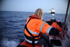 Foto přímo z paluby. Tak ve Středomoří zachraňují uprchlíky