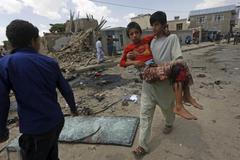 Afghánistán - zraněný hoch