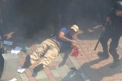 Video: Před ukrajinským parlamentem zabíjela bomba