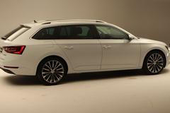 Vyzkoušeli jsme velikost kufru u nové Škody Superb Combi