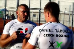 Kondiční boxerský trénink v písku - Daniel Táborský a Václav Pejsar