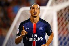 Zlatan Ibrahimovic (PSG) slaví gól v síti Manchesteru United v přípravě na sezonu 2015/16