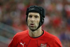 Petr Čech před prvním zápasem za Arsenal.
