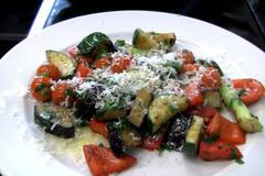 Zeleninový salát ke grilovanému masu