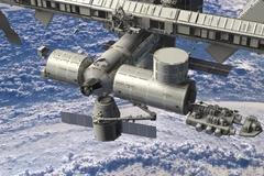 Nebeské námluvy: Dragon tančí kolem ISS, zítra se spojí