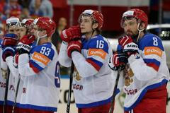 Smutní ruští hokejisté Ovečkin, Plotnikov a Antipin po finále MS 2015