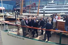 Miloš Zeman na lodi v New Yorku