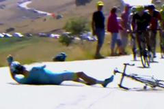 Pád Jakoba Fuglsanga v 18. etapě Tour de France 2015