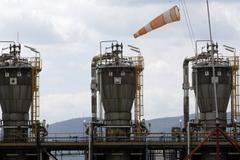 Unipetrol, rafinerie, ilustrační