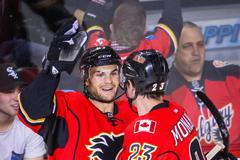 Michael Frolík slaví gól Calgary