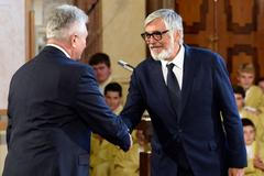 Jiří Bartoška - ocenění - senát - Milan Štěch