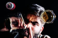 Mladí ohledně drog nestojí o rady a litr koly jim pak chybí