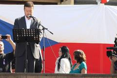 Zastánci a odpůrci na Václavském náměstí