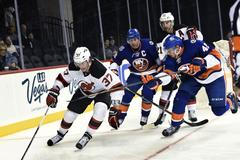 Pavel Zacha v přípravě na NHL 2015-16