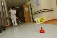 Hrstková: Současná minimální mzda chudobu neporazí