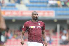 Rozzlobený exsparťanský Léonard Kweuke