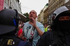 Pro a protiislámské demonstrace v centru Prahy 18.7. - finální foto