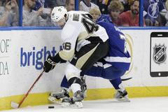 Dominik Uher a Radko Gudas v NHL 2014/15