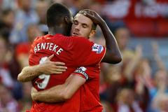 Christian Benteke dává svůj první gól za Liverpool v zápase proti Bournemouth