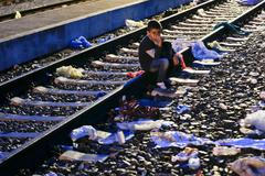 Osamělý hoch na nádraží v Tovarniku