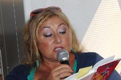 Tak to vypadá, když spisovatelé předčítají své knihy ve vlaku