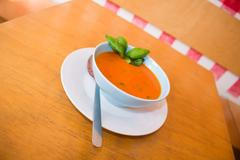 Připravte si rajčatový krém s bazalkou