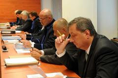 Petr Fiala, René Budjač, Tomáš Indra, Eduard Reichelt, Miroslav Řehák před soudem v kauze Krajská zdravotní